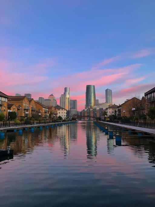 Bright &Spacious One Bedroom Flat Off Canary Wharf London Exterior photo